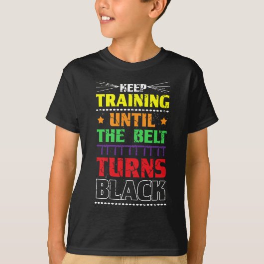黒帯になるまで訓練を続けろ 空手 Tシャツ (正面)