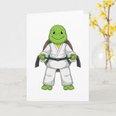 黒帯の武術をするカメ カード (黄色い花)