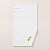 黒帯空手の男が黒い練習バッグを蹴る バスタオルセット (ハンドタオル)