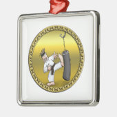 黒帯空手の男が黒い練習バッグを蹴る メタルオーナメント (左)