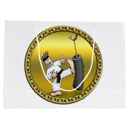 黒帯空手の男が黒い練習バッグを蹴る ラージペーパーバッグ (裏面)