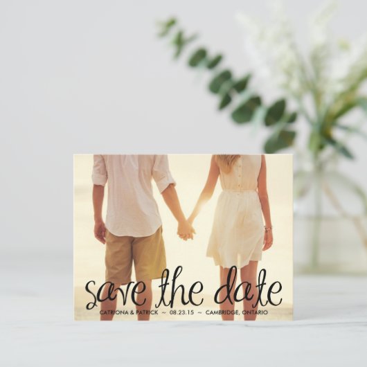 黒手書きスクリプト日付はがきを保存 案内ポストカード (スタンド正面)