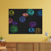 黒数々の色のクラゲ キャンバスプリント (インサイチュ (リビング))