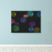 黒数々の色のクラゲ キャンバスプリント (インサイチュ (ウッドフロア))