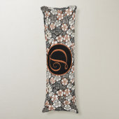 黒日本のと赤の花柄 ボディピロー (正面縦)