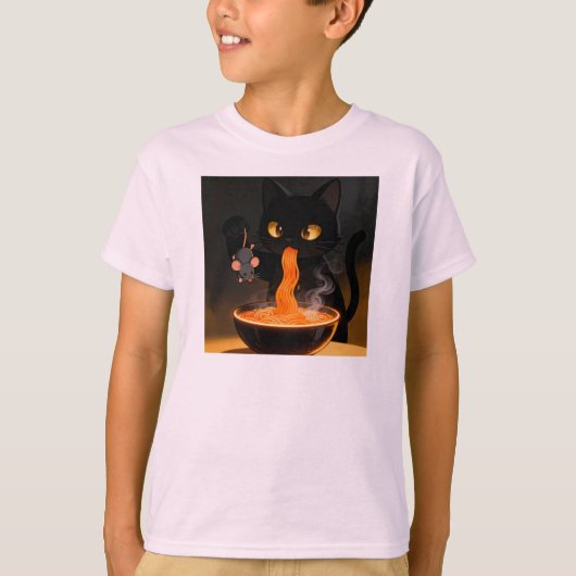 黒曜石の猫と挑戦的なネズミ - 真夜中のラーメンの饗宴 Tシャツ (正面)