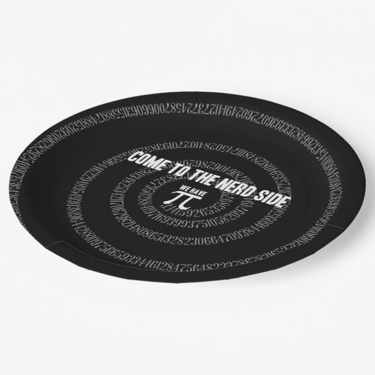 黒来でPiのおたく側へ ペーパープレート (アングル)