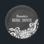 黒板およびレースのブライダルシャワーのパーティーのプレート ペーパープレート<br><div class="desc">黒板およびレースのブライダルシャワーによってはプレートがパーティを楽しみます-デザインは底およびエレガントなチョークの執筆で白によって印刷される花のレースが付いている印刷された黒板の背景を特色にします。 このページの完全な一致のデザインのコレクションを見て下さい。</div>