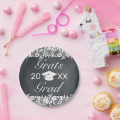 黒板とホワイトレースキャップハットの卒業 ペーパープレート (パーティー)