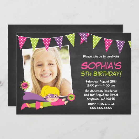黒板のスーパーヒーローの女の子の写真の誕生会 招待状 (正面/裏面)
