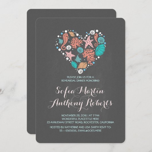 黒板のハートのビーチのリハーサルの夕食 招待状 (正面/裏面)