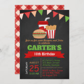 黒板のバーガーとフライドポテトの誕生日パーティー招待状 招待状 (正面/裏面)