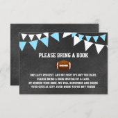 黒板のフットボールは本のベビーシャワーを持って来ます エンクロージャーカード (正面/裏面)