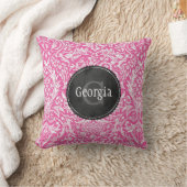 黒板のモノグラムが付いているピンクのダマスク織パターン クッション (ブランケット)