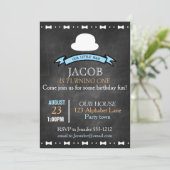 黒板の一見の男の子の最初誕生日の招待 招待状 (スタンド正面)