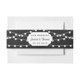 黒板の上に糸が結婚灯る 招待状ベリーバンド