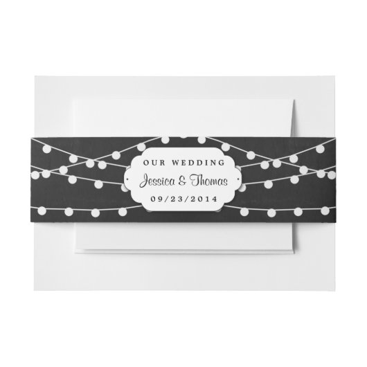 黒板の上に糸が結婚灯る 招待状ベリーバンド (正面例)