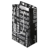 黒板の上の冬のワードクラウド スモールペーパーバッグ (正面アングル)