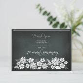 黒板の白い花のヴィンテージは感謝していしています サンキューカード (スタンド正面)