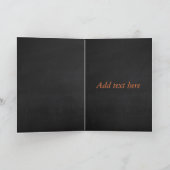 黒板の背景に咲くハッピーアニバーサリー カード (内部)