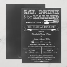 黒板の食事と飲み物のリハーサルディナー招待状