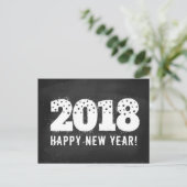 黒板の2018年の文字が付いている郵便はがき。 新年 シーズンポストカード (スタンド正面)
