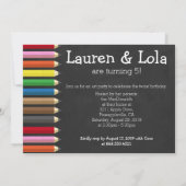 黒板のAppleの鉛筆は誕生日の双生児をクレヨンで彩色します 招待状 (裏面)