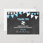 黒板は青いサッカーの男の子のベビーシャワー感謝していしています サンキューカード (正面/裏面)
