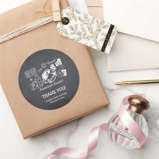 黒板アドベンチャーが赤ちゃんシャワーを待つ ラウンドシール (ギフト)