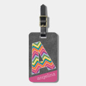 黒板モノグラム文字Aと明るい山形シボロン ラゲッジタグ (正面縦)