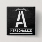 黒板モノグラム 缶バッジ (正面)