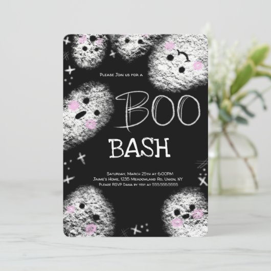 黒板幽霊ブー衣装ハロウィーン誕生日 招待状 (スタンド正面)
