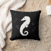 黒枕に白いシーホース クッション (ブランケット)