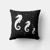 黒枕に白いシーホース クッション (裏面)