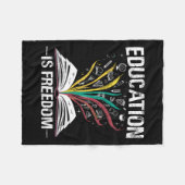 黒歴史教育は自由の本ブラックヒー フリースブランケット (正面(横))