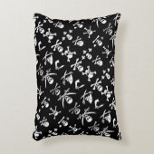 黒海賊バナースカル、クロス骨、剣 アクセントクッション (正面(垂直))