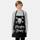 黒海賊旗スカルとボーンズ子供へエプロン エプロン (着用した状態)