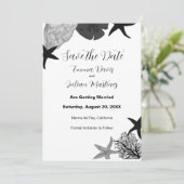 黒灰色の白い貝殻で日付カジュアルを保存 招待状 (スタンド正面)