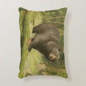 黒熊が木の幹を踏む アクセントクッション (正面(垂直))