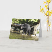 黒熊「サーモンスポッティング」グリーティングカード カード (黄色い花)