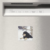 黒犬が雪の中に横たわっていた マグネット (インサイチュ (食洗機))