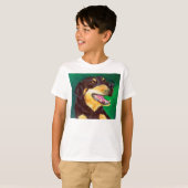 黒犬とタン犬の恋人Tシャツ – 赤と緑のアート Tシャツ (正面フル)