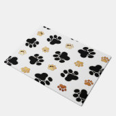 黒犬と黒犬の犬の足跡が白い ドアマット (アングル)