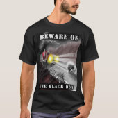 黒犬に用心(ポートレート) Tシャツ (正面)