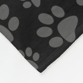 黒犬の前足のプリント フリースブランケット (角)