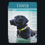 黒犬の水浴び iPad PROカバー<br><div class="desc">このiPadカバーデザインは、水の中に黒いラブラドール犬の美しいグラフィックを備えている。ラボの素晴らしオーナーや愛犬家に贈り物をする。姓でカスタマイズする。ギフト素晴らし!Simple Farmhouse Pressによって作成。</div>