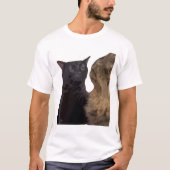 黒猫がぼんやりしている  Tシャツ (正面)