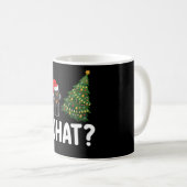 黒猫がクリスマスツリーを押している面白いデザイン コーヒーマグカップ (正面右)