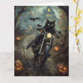 黒猫がバイクに乗ってハロウィーンを怖がらせる カード (黄色い花)