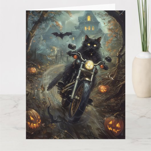 黒猫がバイクに乗ってハロウィーンを怖がらせる カード (正面)